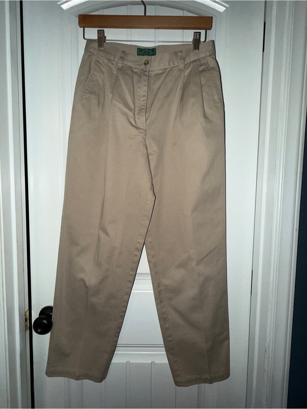 Classic Pleated Women’s Khaki Pants - 8P